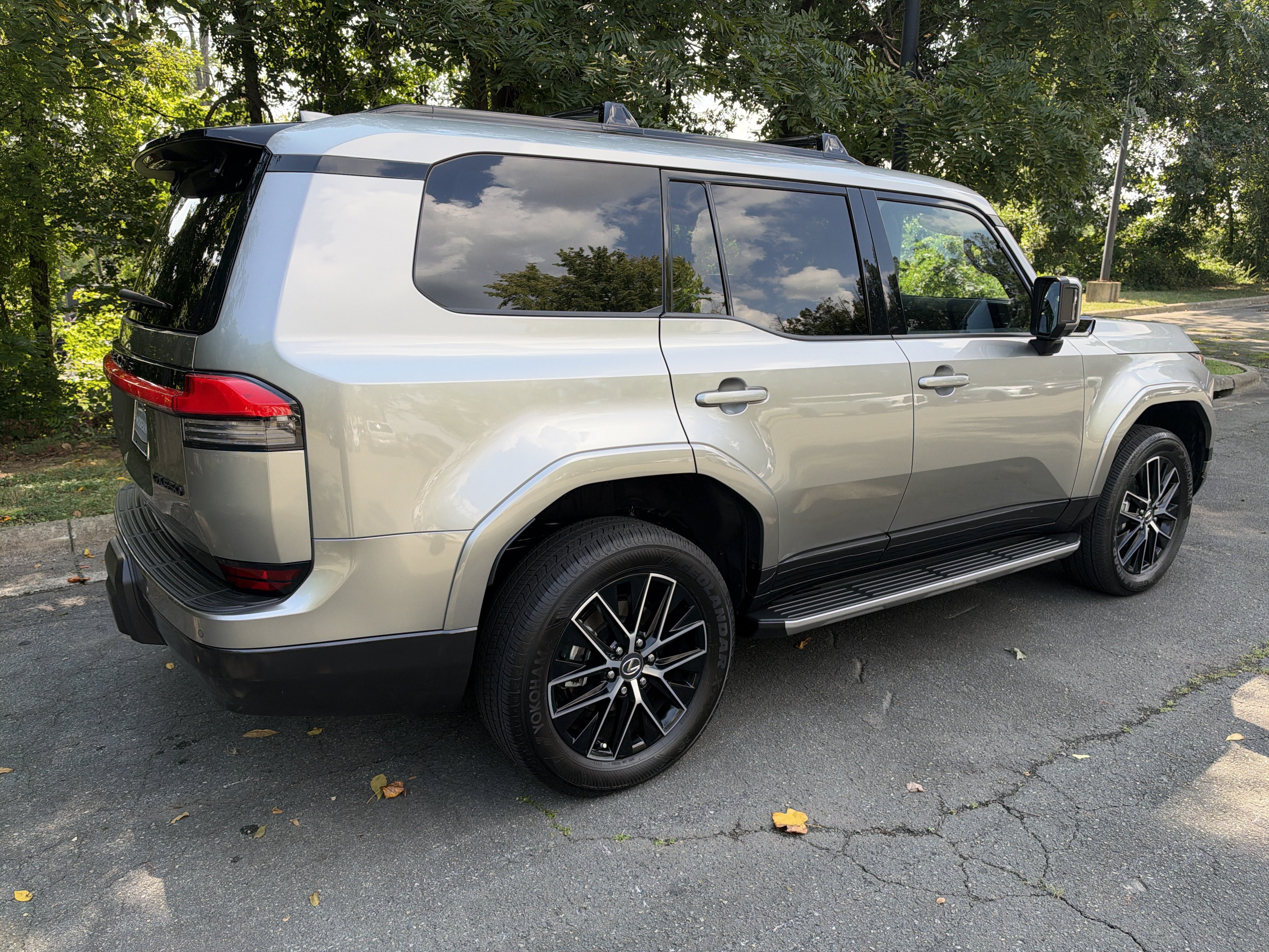 Used 2025 Lexus GX 550 w/ Accessory Package (2T) AWD/4WD image 5