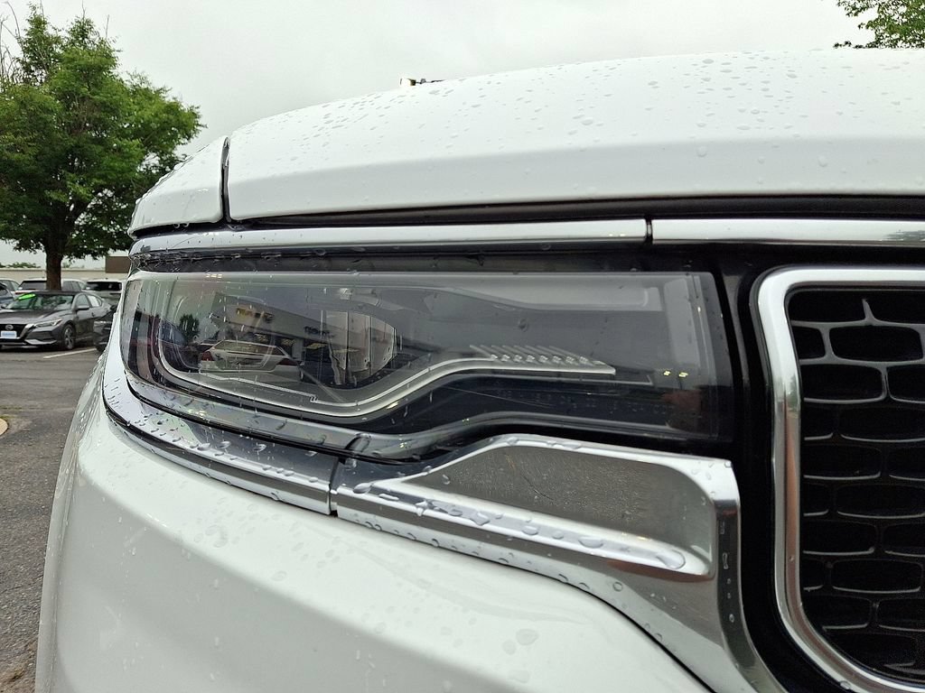 Certified 2023 Jeep Wagoneer L Series II AWD/4WD image 9