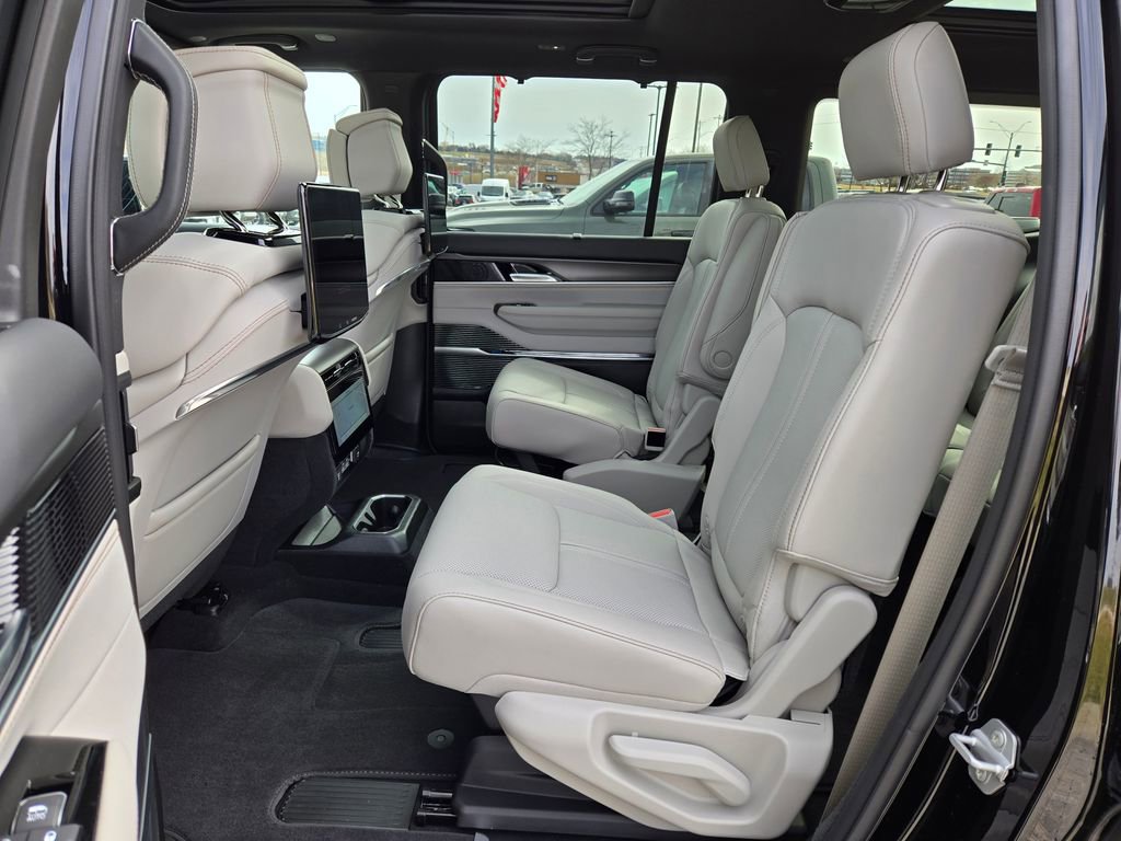 New 2026 Jeep Grand Wagoneer Summit image 27