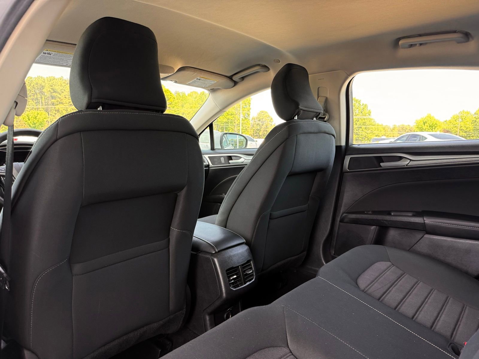 Used 2019 Ford Fusion SE FWD image 17