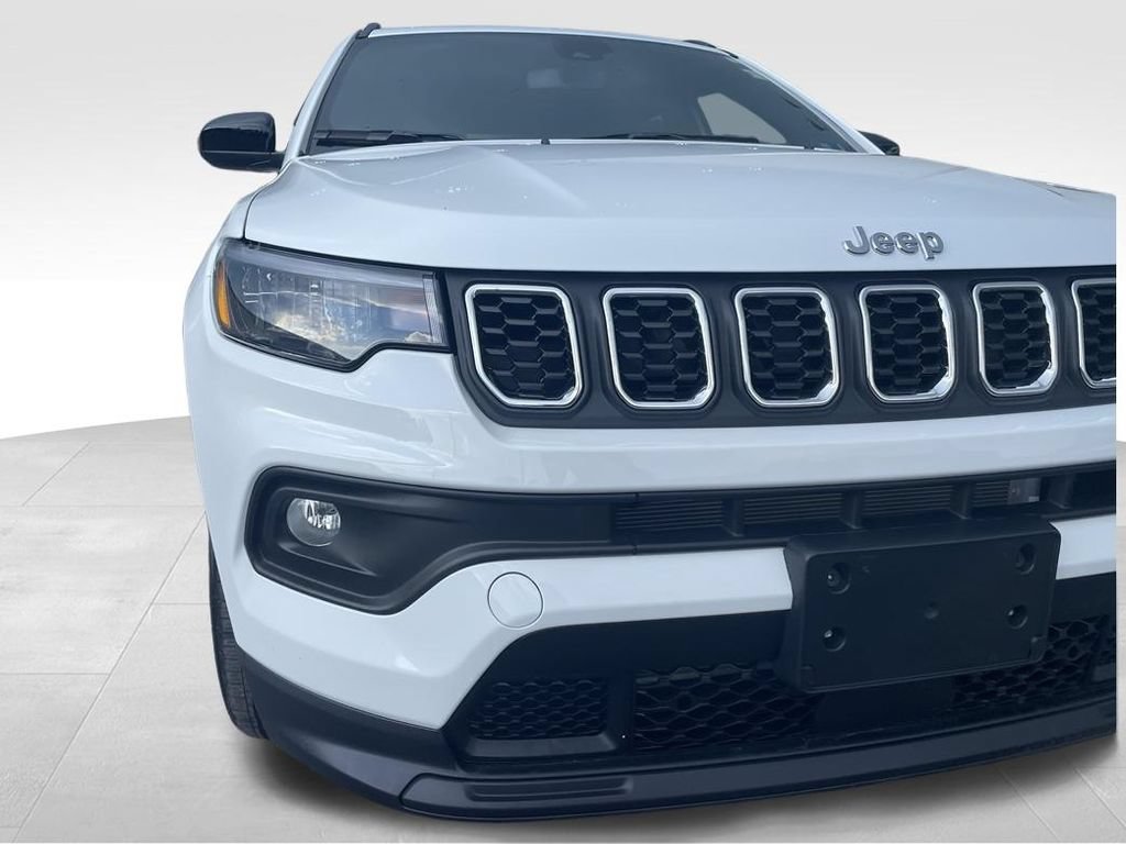 Used 2026 Jeep Compass Latitude AWD/4WD image 19
