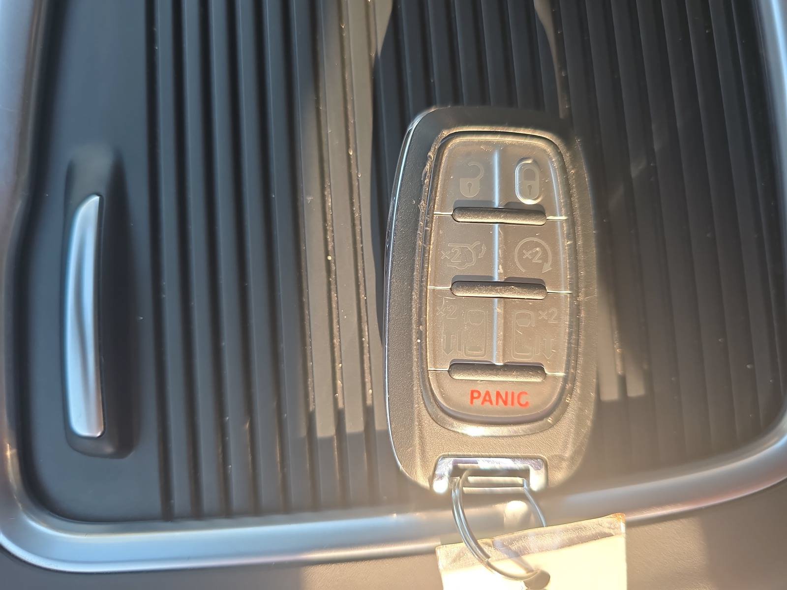 Used 2024 Chrysler Pacifica Limited FWD image 37