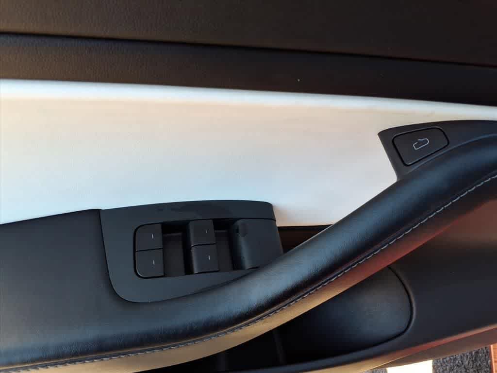 Used 2021 Tesla Model 3 Standard Range Plus RWD image 16