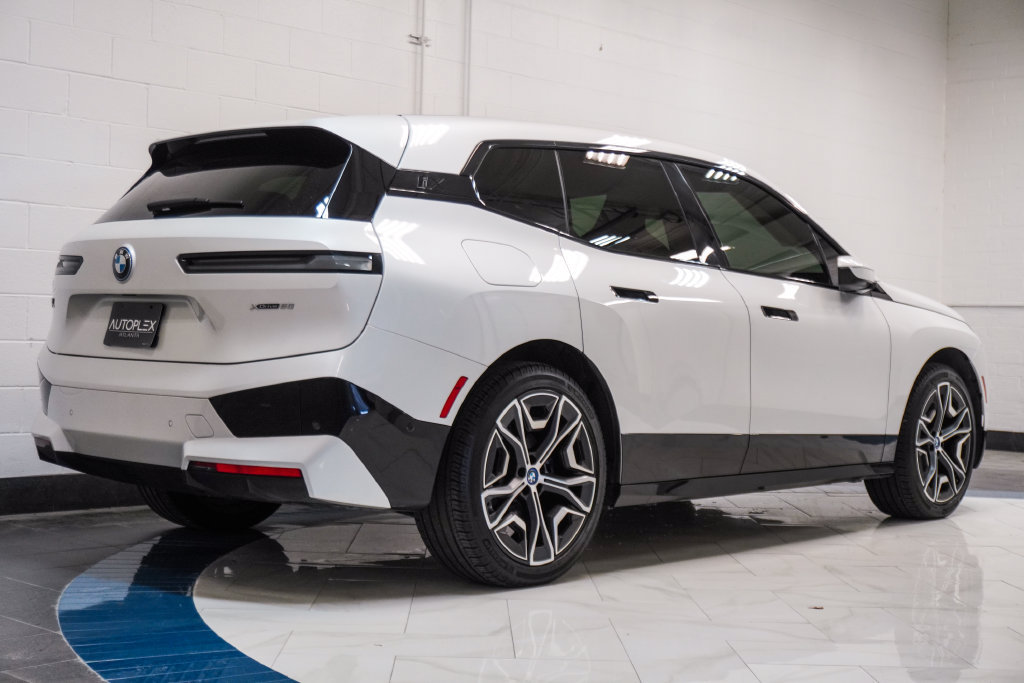 Used 2024 BMW iX xDrive50 w/ Sport Package AWD/4WD image 26