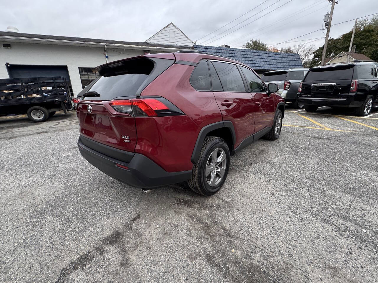 Used 2025 Toyota RAV4 XLE image 12