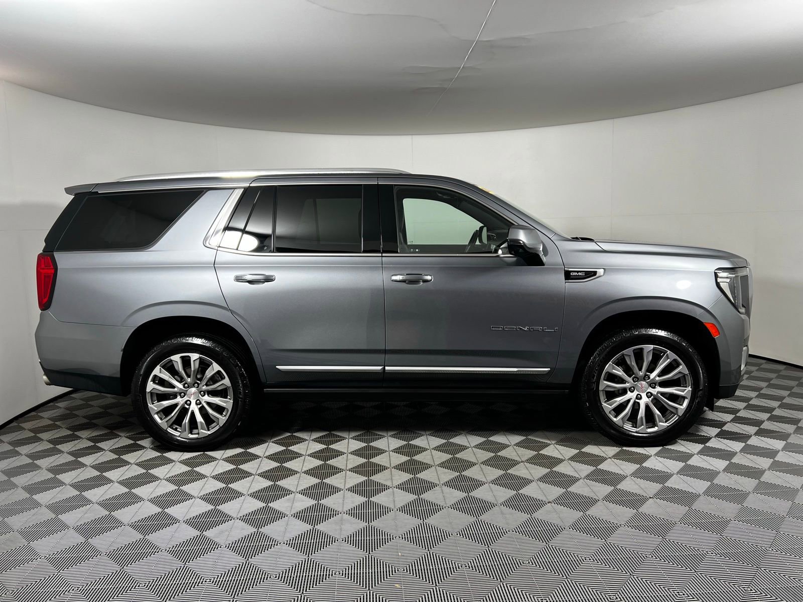Used 2022 GMC Yukon Denali w/ Denali Ultimate Package image 4