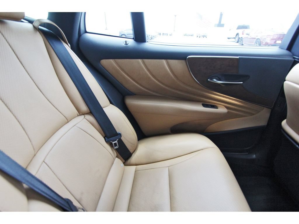 Used 2022 Lexus LS 500 RWD image 11