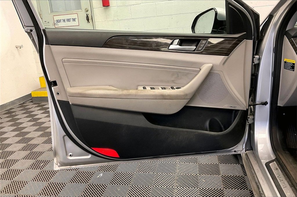 Used 2015 Hyundai Sonata Limited w/ Option Group 06 image 20