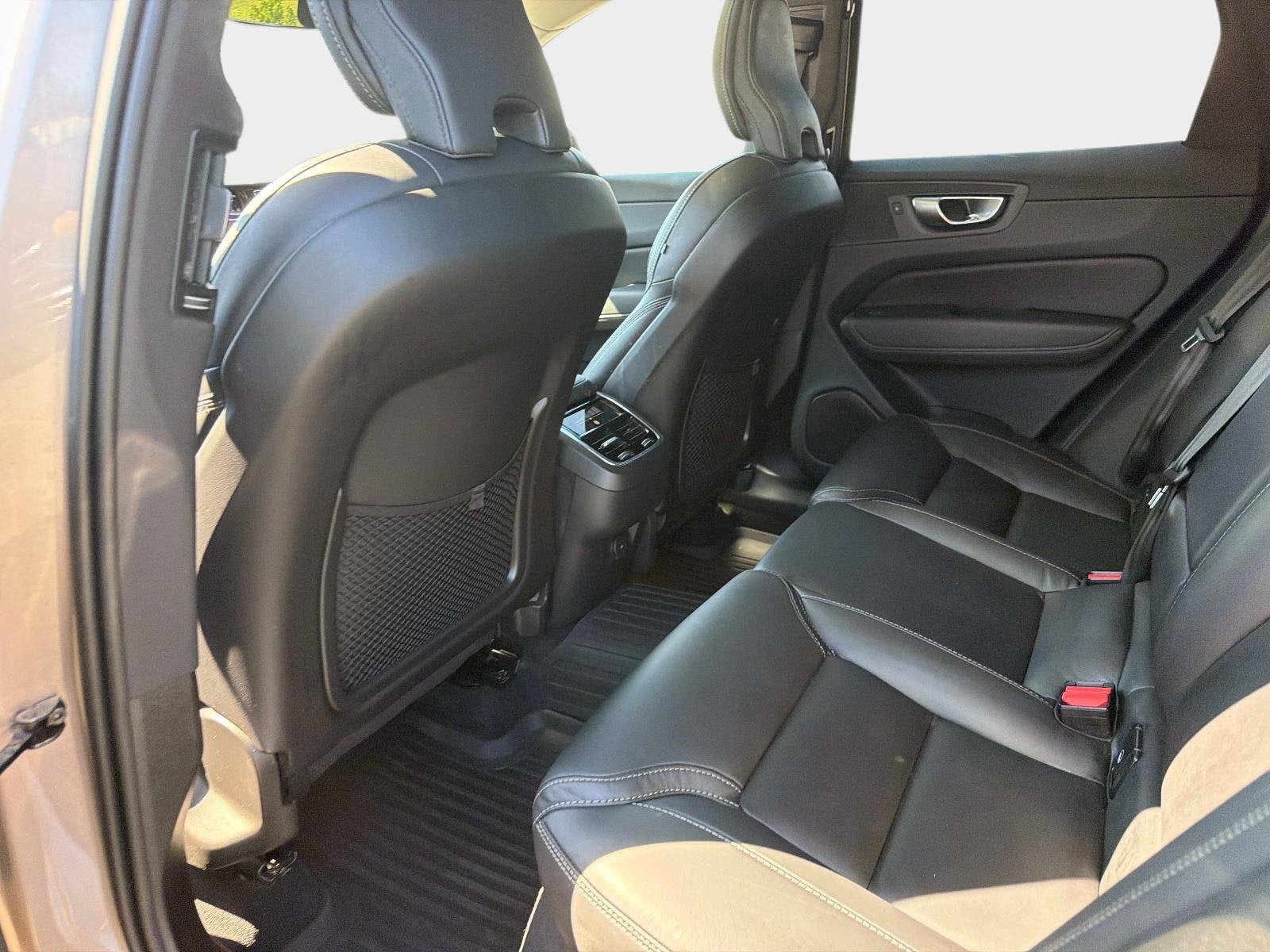 Certified 2024 Volvo XC60 B5 Ultimate w/ Protection Package Premier AWD/4WD image 14