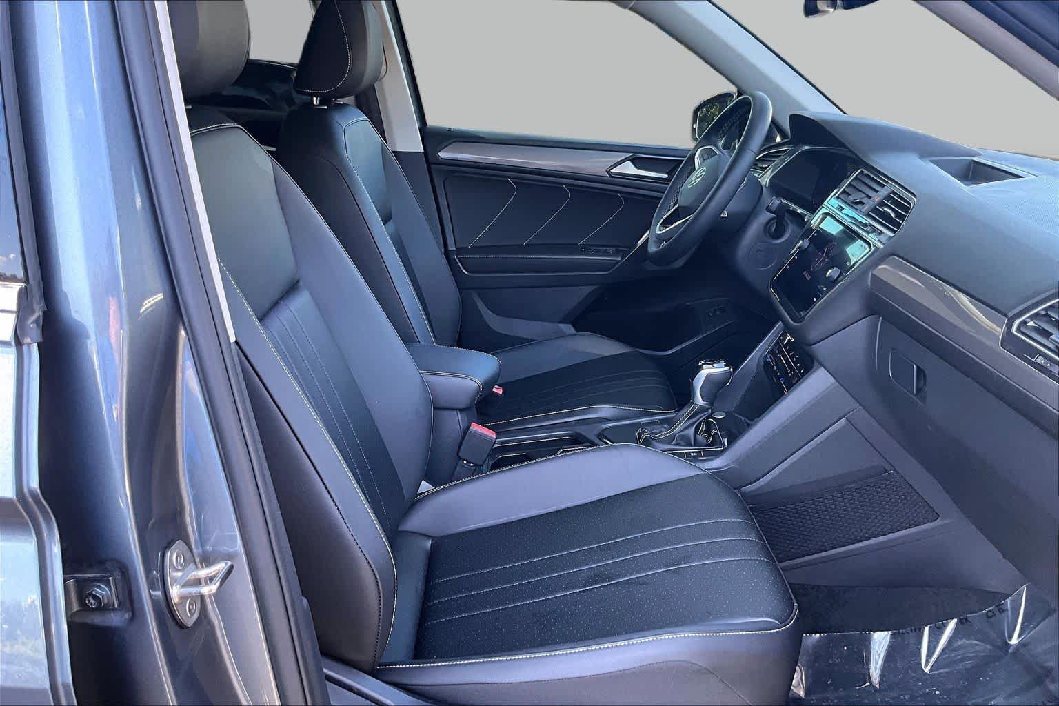 Used 2024 Volkswagen Tiguan SE FWD image 8