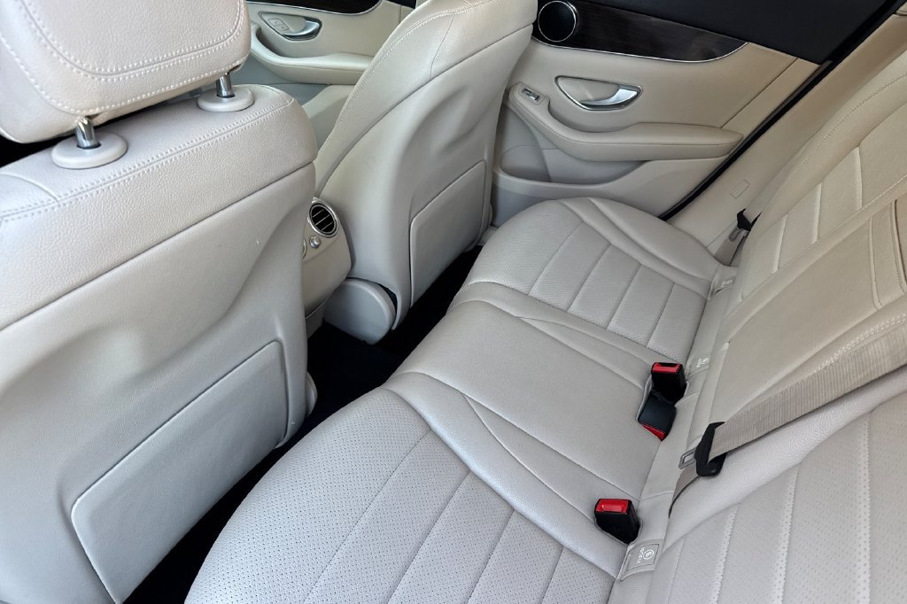 Used 2020 Mercedes-Benz GLC 300 4MATIC image 11