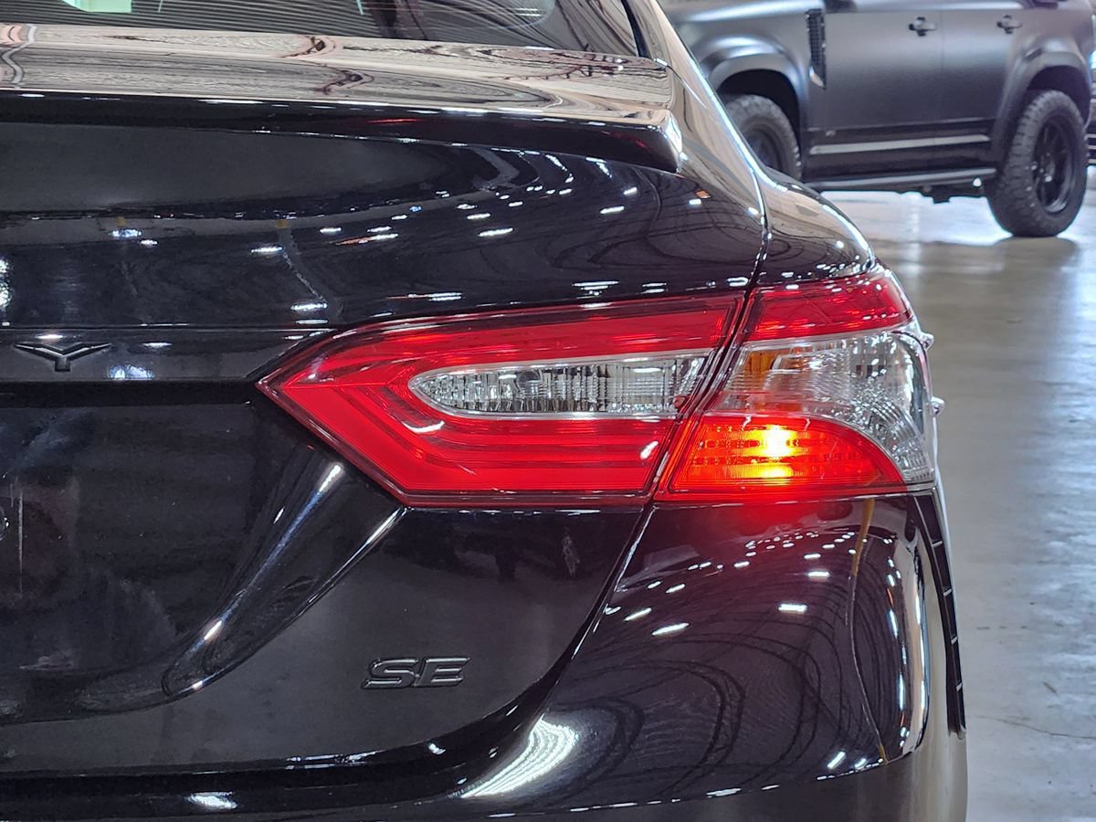 Used 2020 Toyota Camry SE FWD image 19