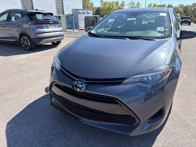 Used 2017 Toyota Corolla LE w/ Carpet Mat Package (TMS) FWD image 4