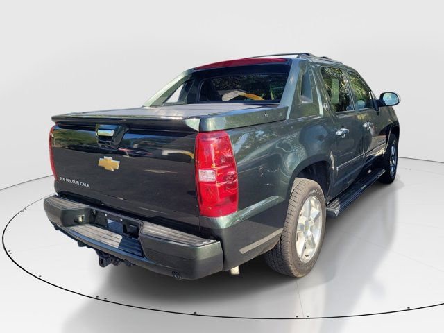 Used 2013 Chevrolet Avalanche LTZ AWD/4WD image 3