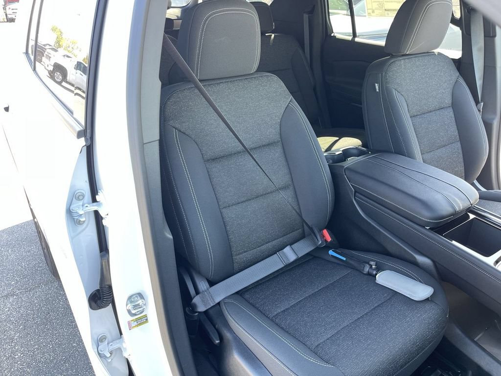 New 2026 Chevrolet Traverse LT w/ Midnight/Sport Edition FWD image 25