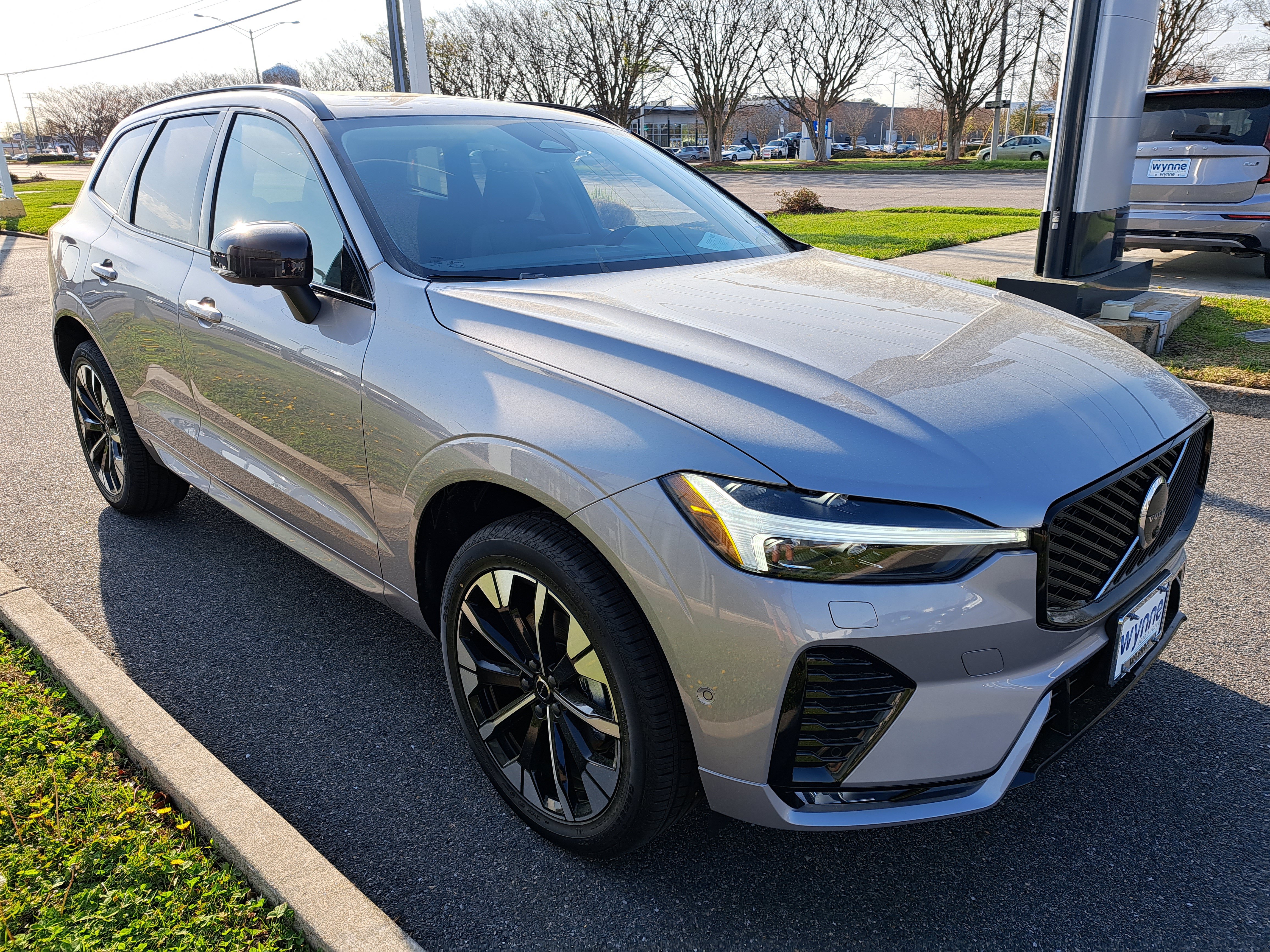 New 2026 Volvo XC60 B5 Plus w/ Protection Package Premier AWD/4WD image 2