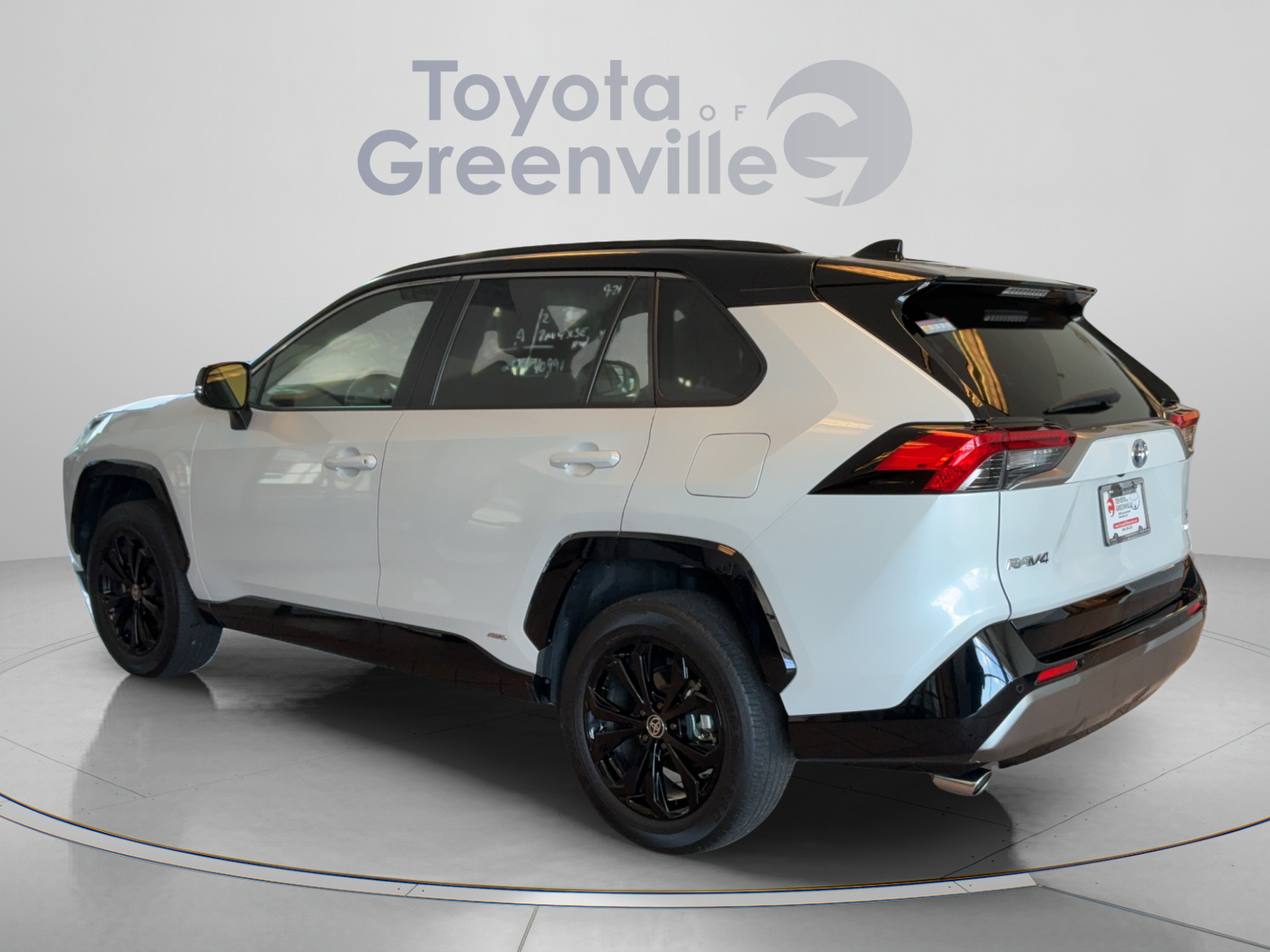 Used 2024 Toyota RAV4 XSE w/ Advanced Technology Package AWD/4WD image 4