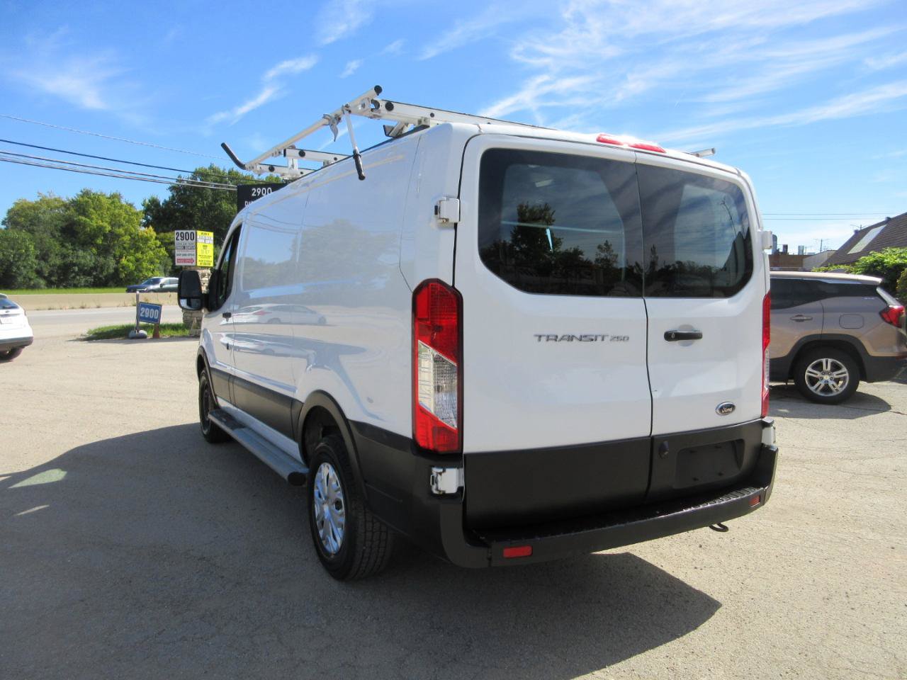 Used 2019 Ford Transit 250 130 Low Roof w/ Exterior Upgrade Package RWD image 13