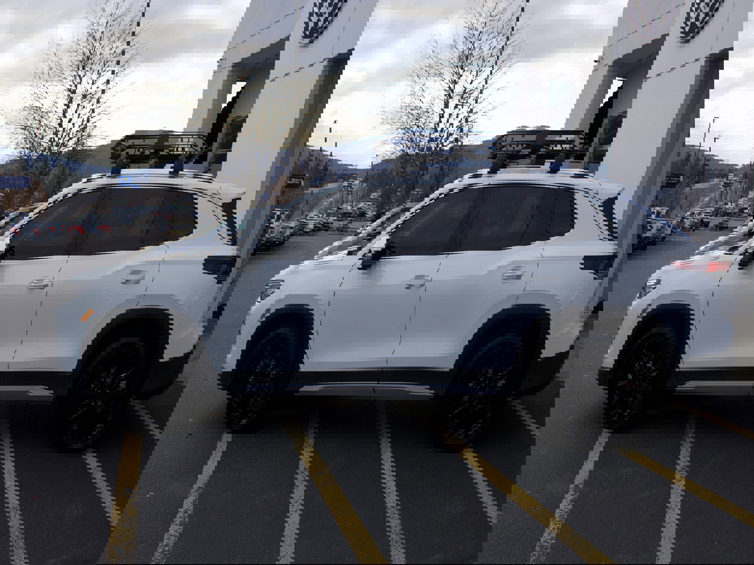 New 2025 Volkswagen Tiguan SE image 8