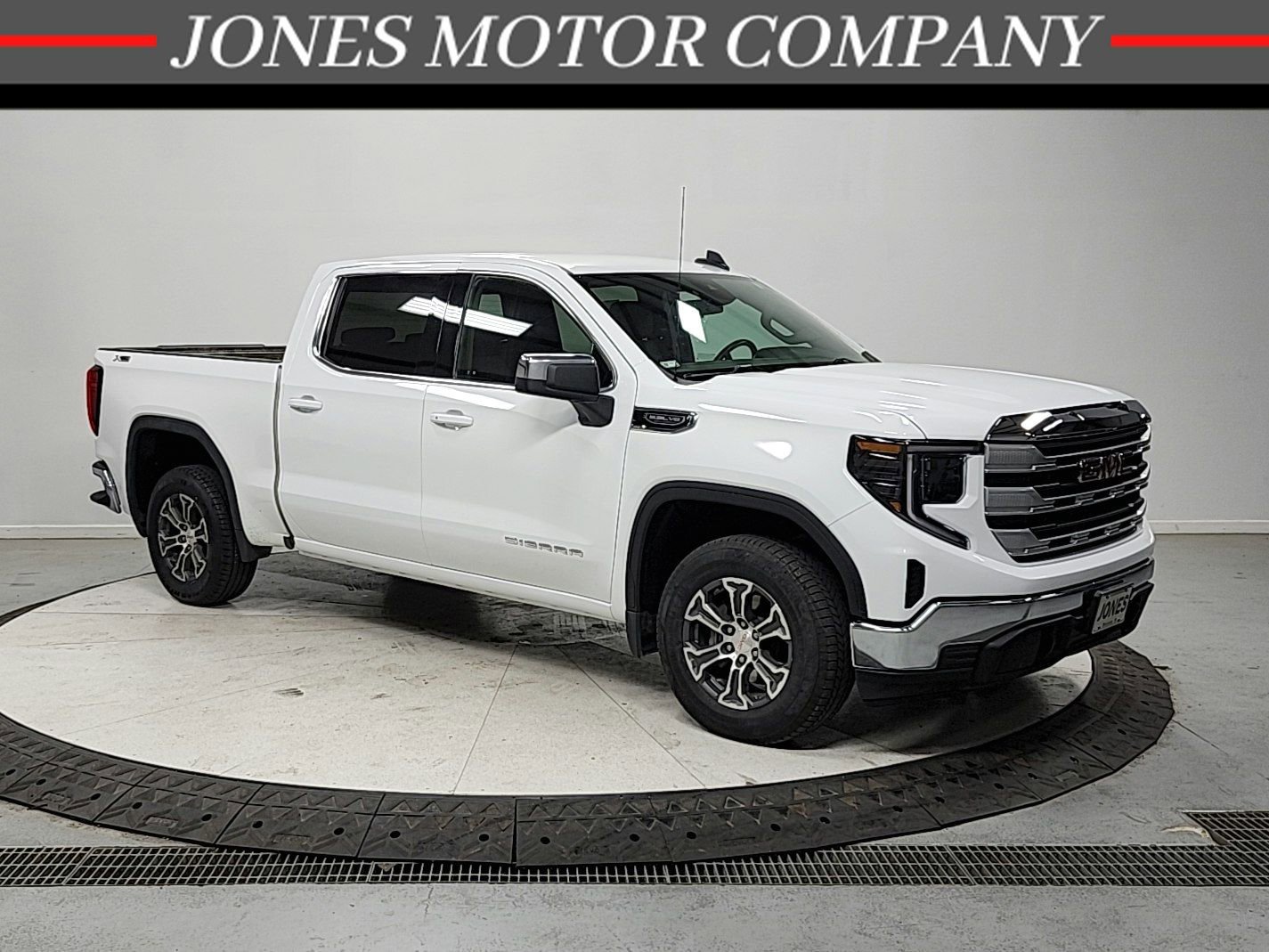 Used 2023 GMC Sierra 1500 SLE image 1