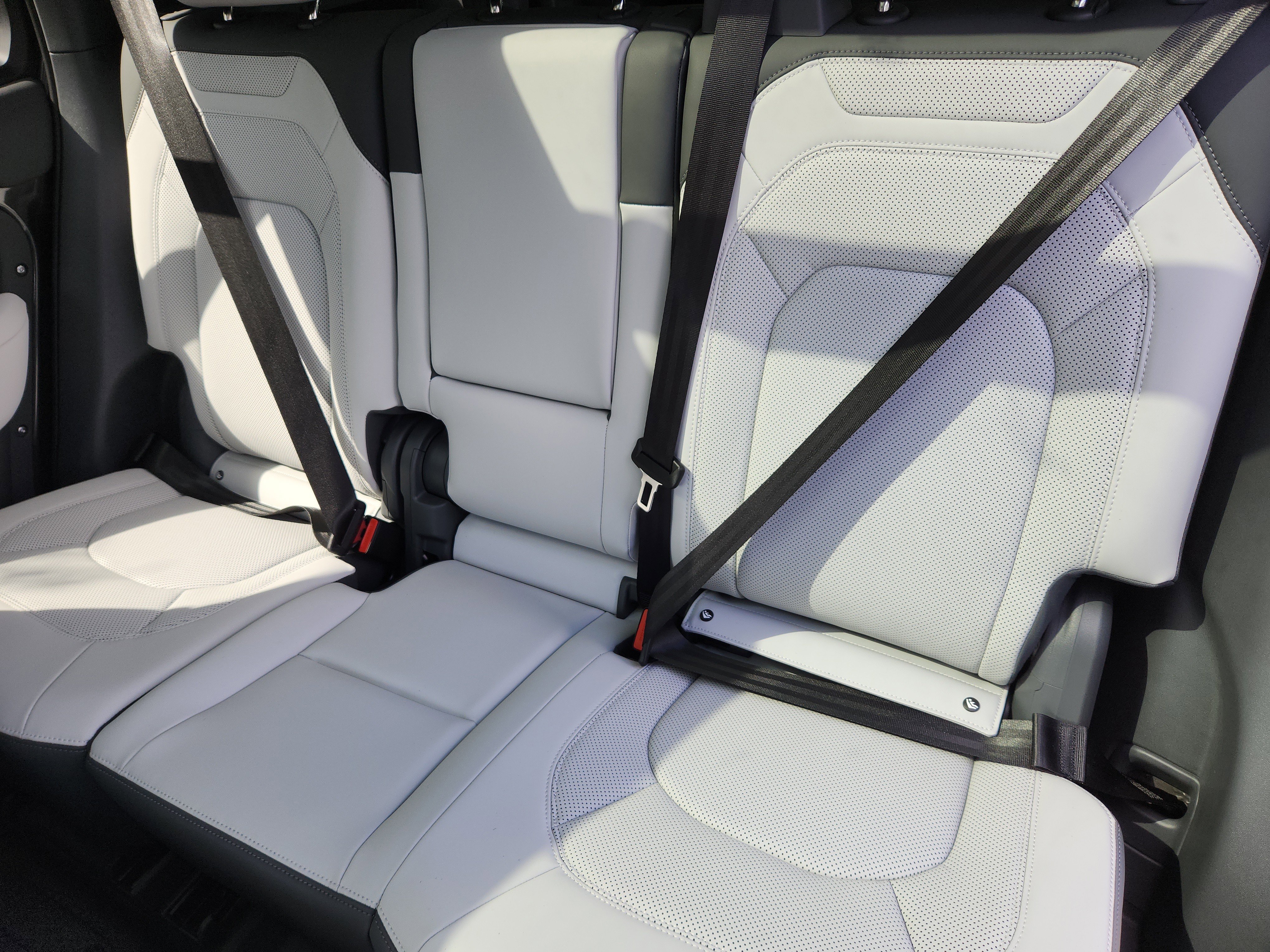 Used 2025 Land Rover Defender 130 S image 23