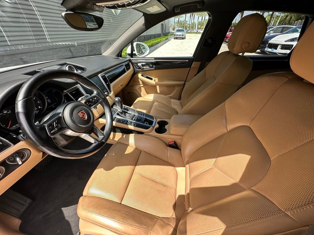 Certified 2018 Porsche Macan w/ Premium Package Plus AWD/4WD image 4
