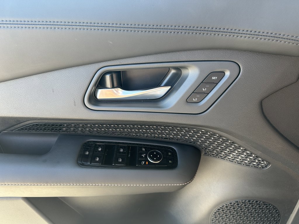 Used 2023 Nissan Ariya FWD image 34