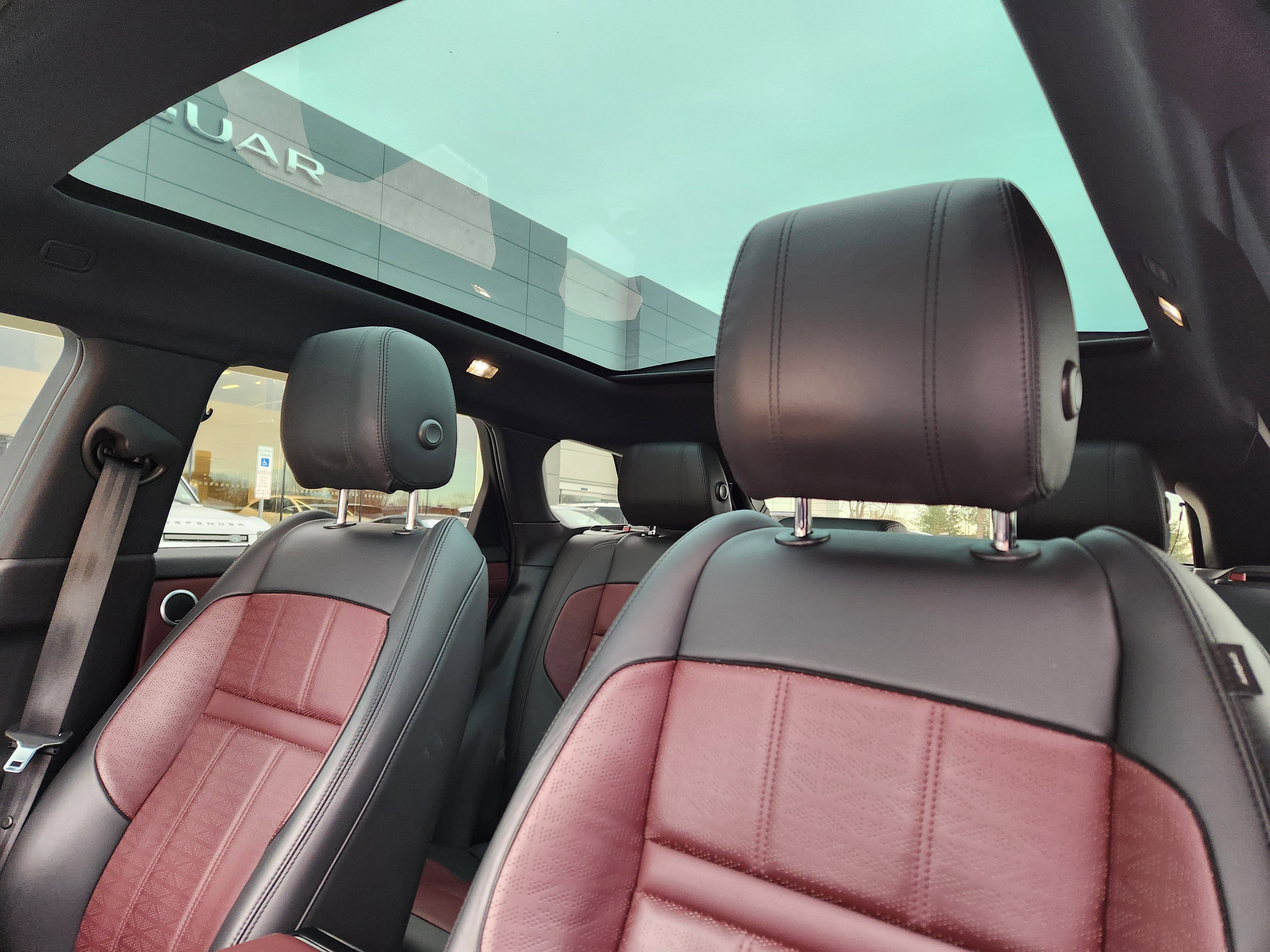 Used 2020 Land Rover Range Rover Evoque R-Dynamic SE image 12