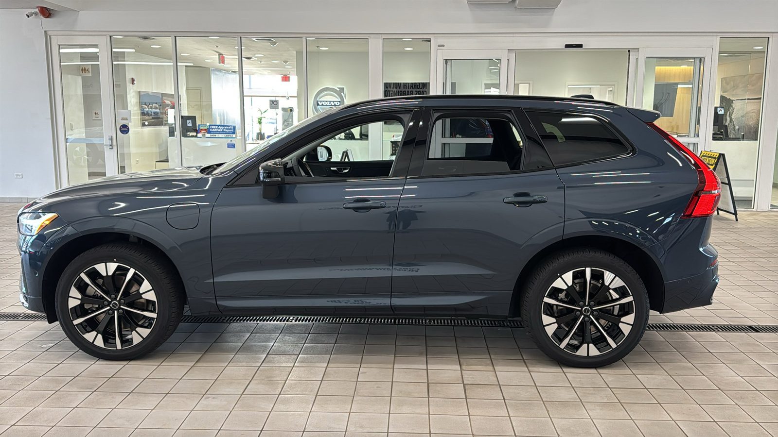New 2026 Volvo XC60 T8 Plus w/ Climate Package AWD/4WD image 8
