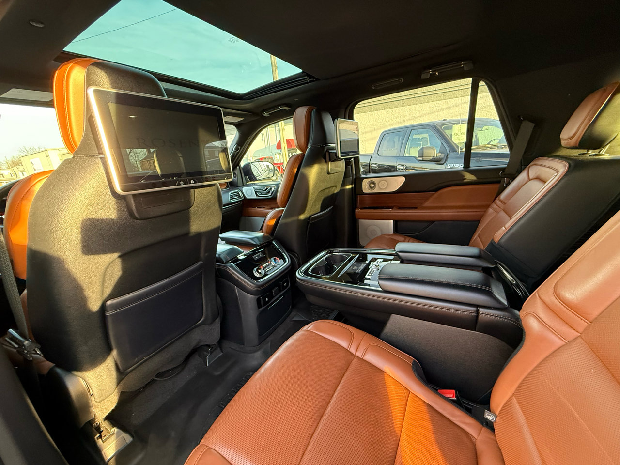 Used 2018 Lincoln Navigator Reserve w/ Technology Package image 26