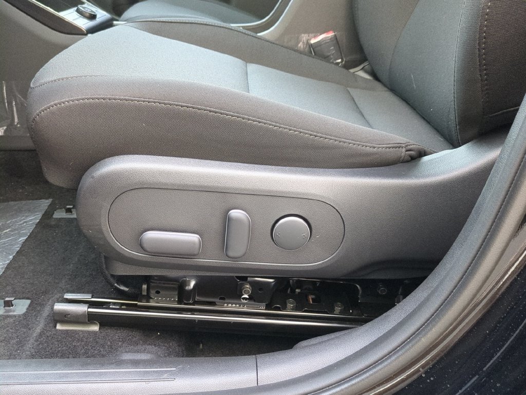 Used 2025 Hyundai Kona SEL FWD image 21