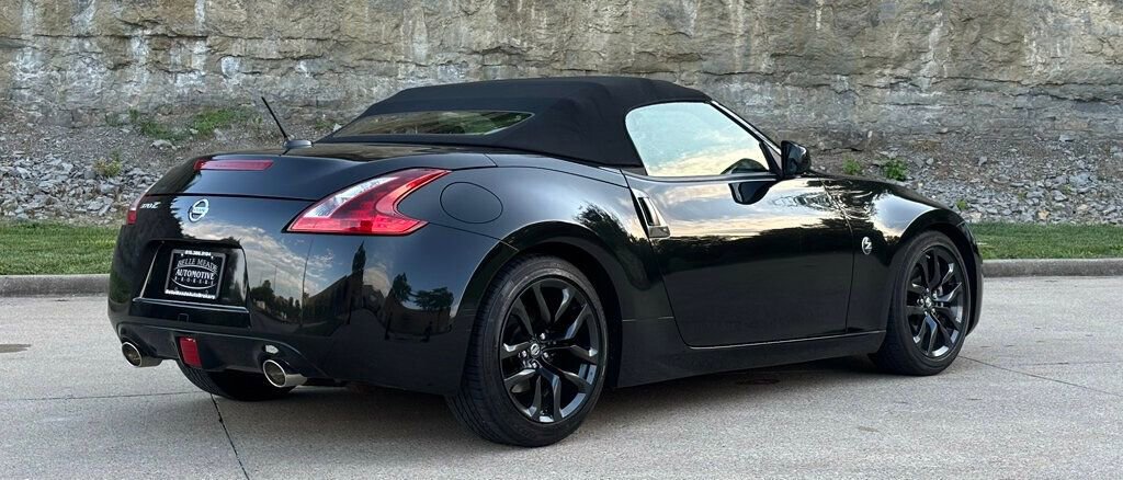Used 2019 Nissan 370Z Roadster image 4