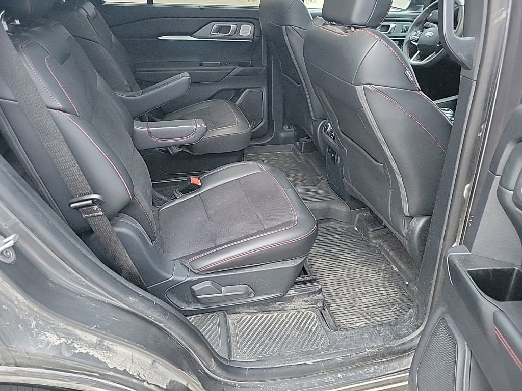 Used 2025 Ford Explorer ST image 11