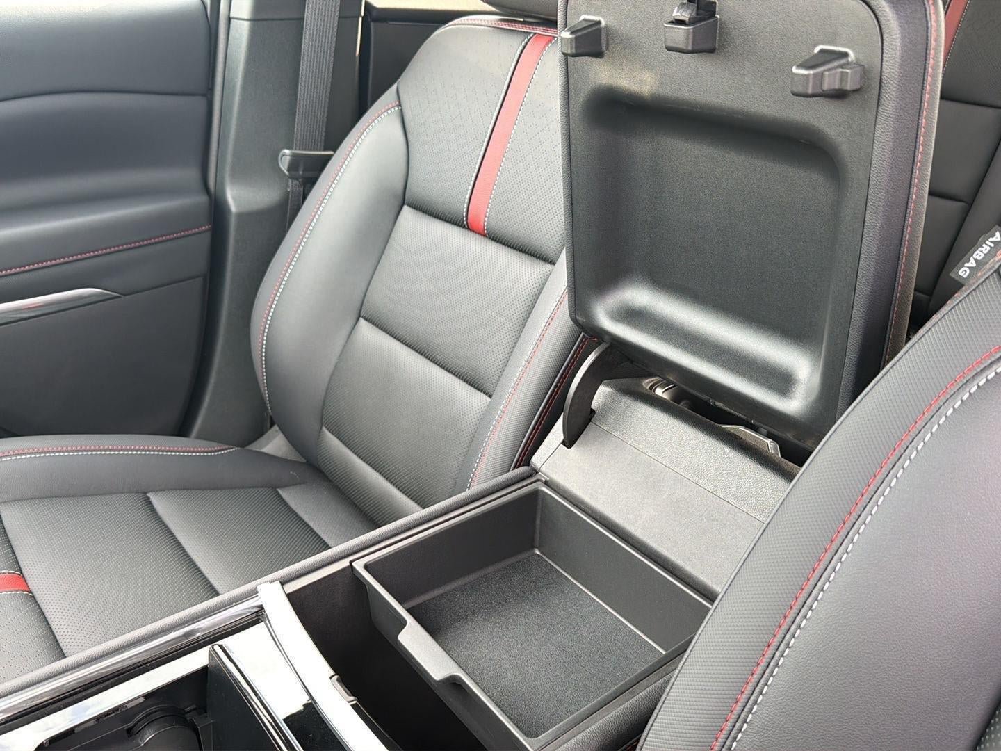 New 2026 Chevrolet Traverse RS w/ LPO, Floor Liner Package AWD/4WD image 9