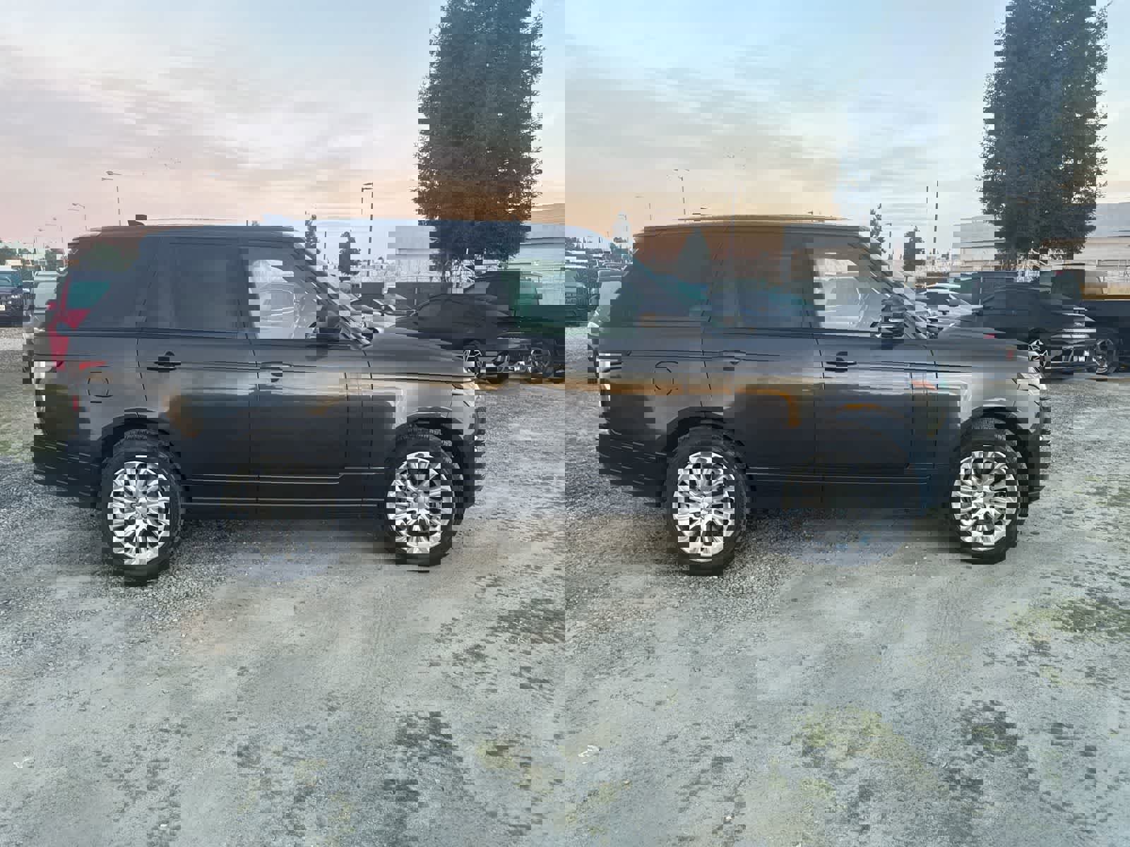 Used 2021 Land Rover Range Rover image 3