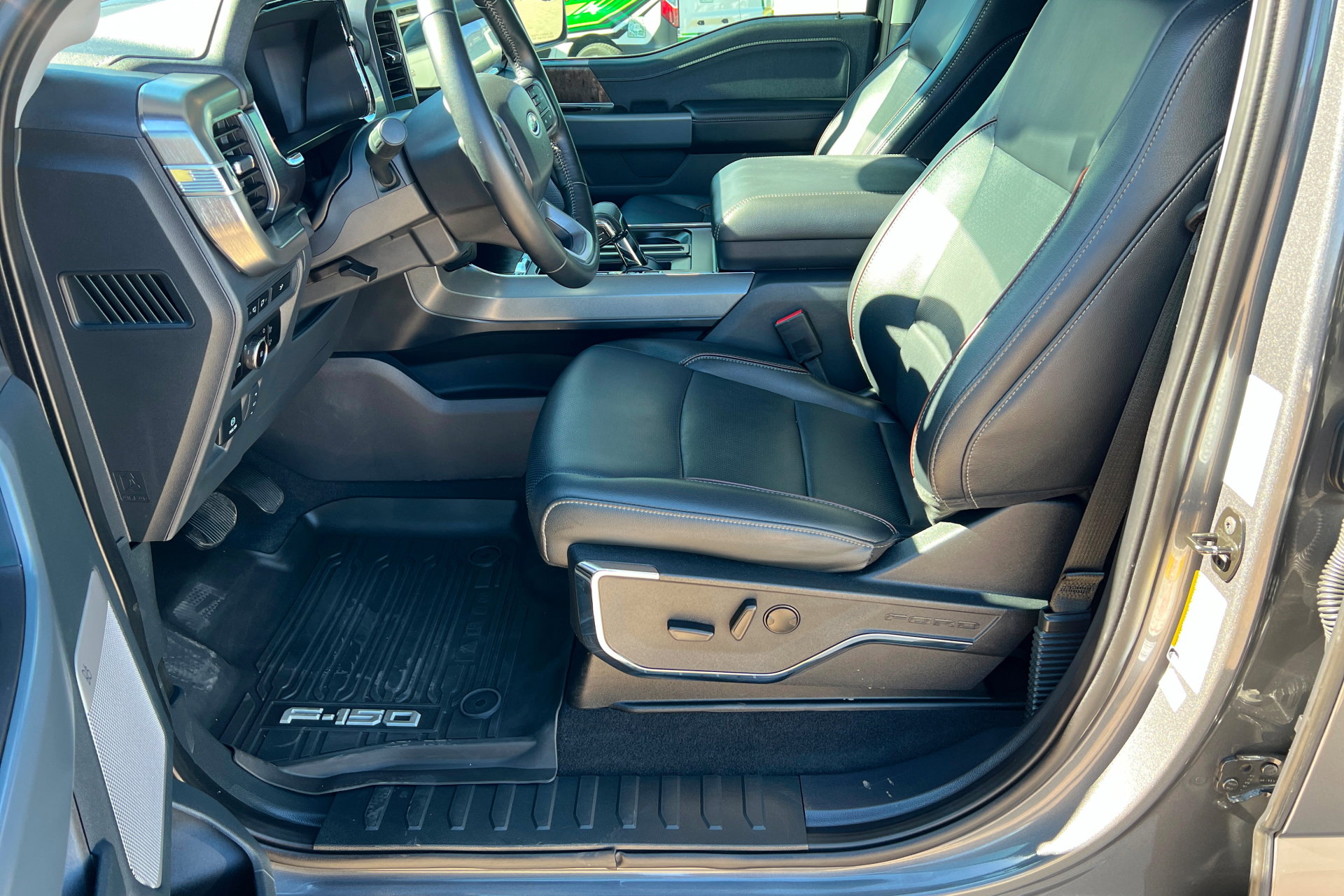 Used 2023 Ford F150 Lariat w/ FX4 Off-Road Package image 18