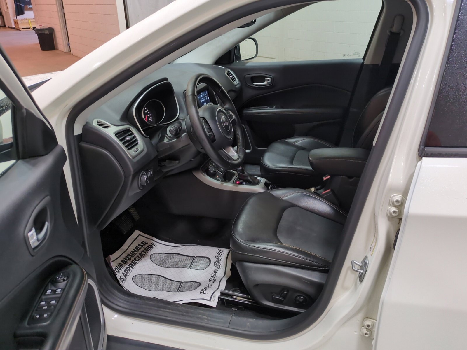 Used 2018 Jeep Compass Latitude w/ Popular Equipment Group AWD/4WD image 15