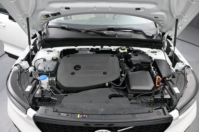 Used 2024 Volvo XC40 B5 Plus AWD/4WD image 32