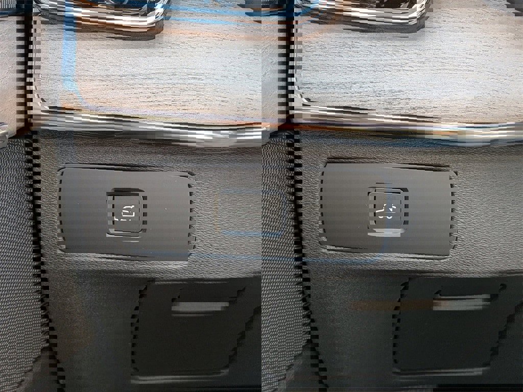 New 2026 Volvo XC90 B6 Plus w/ Protection Package Premier image 31