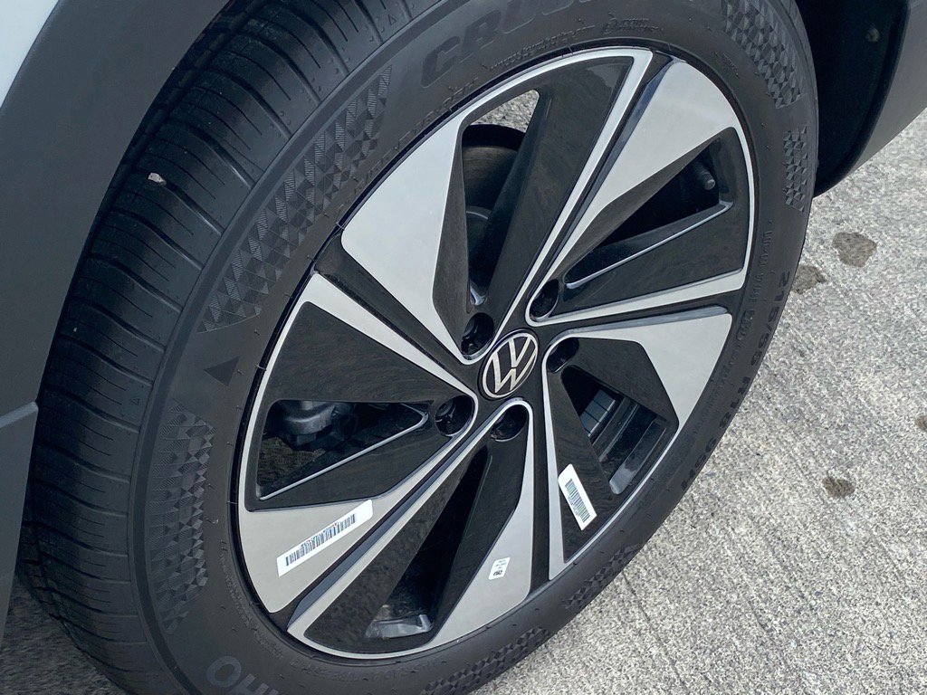 New 2025 Volkswagen Taos SE image 11