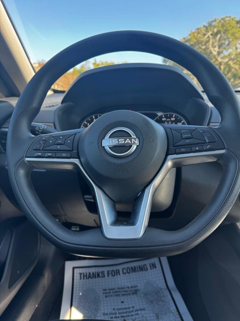 Used 2025 Nissan Altima 2.5 SV FWD image 18