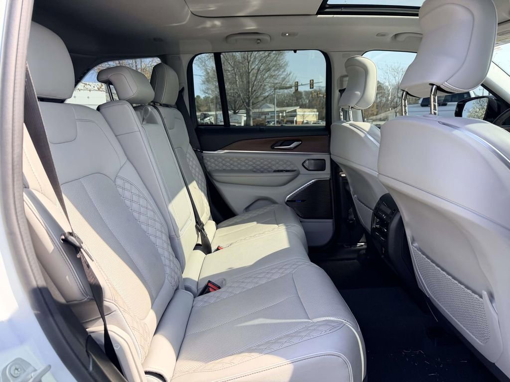 Used 2022 Jeep Grand Cherokee Summit w/ Adv Protech Group IV AWD/4WD image 14