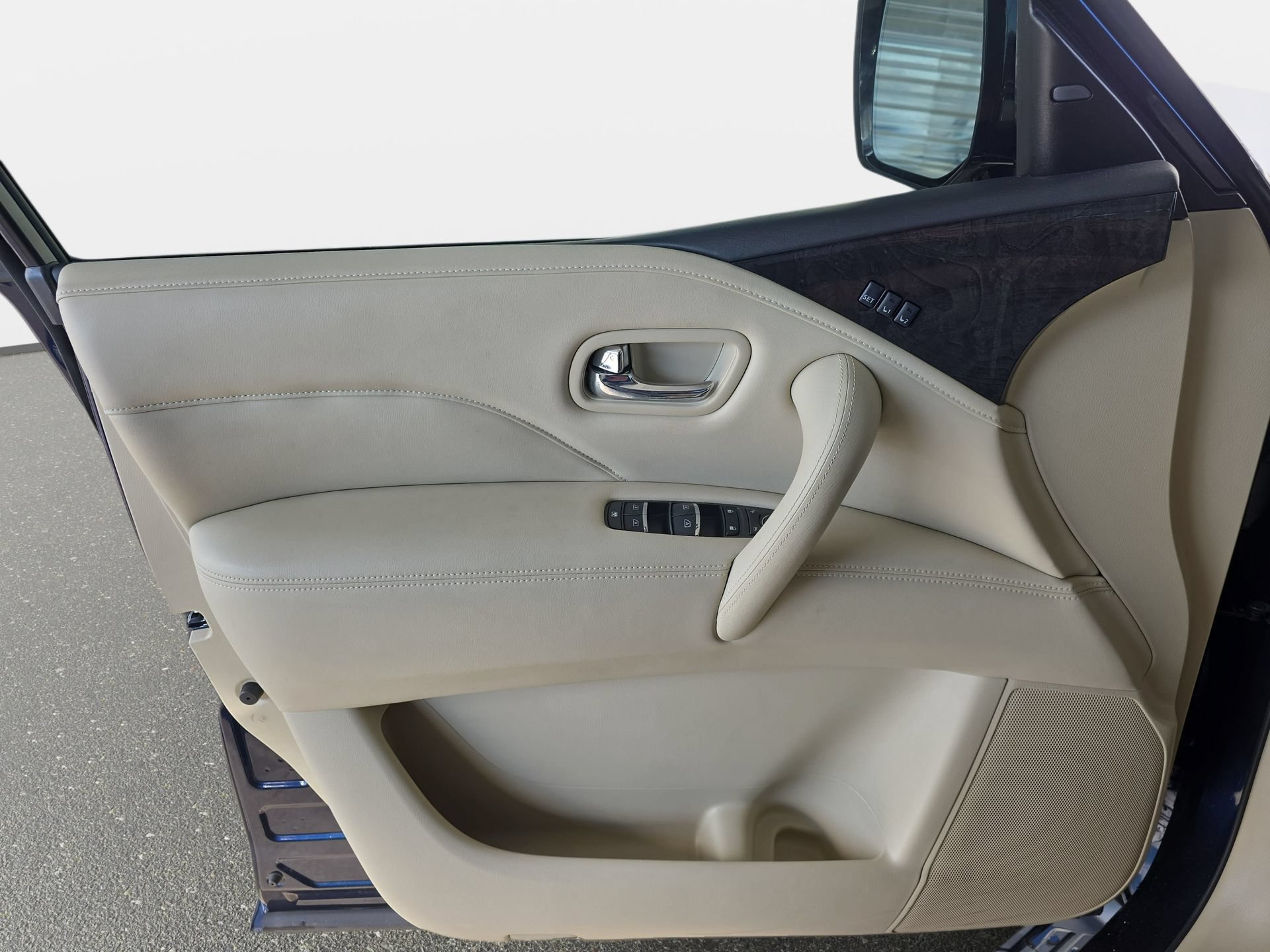Used 2022 INFINITI QX80 Luxe w/ Cargo Package AWD/4WD image 26