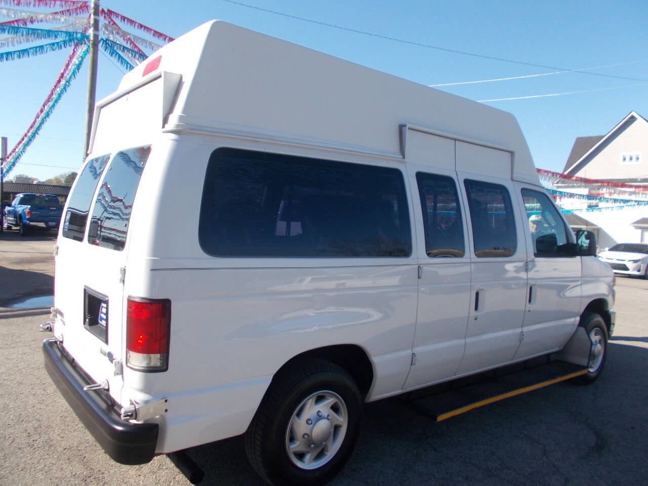 Used 2011 Ford E-150 and Econoline 150 w/ PWR Group RWD image 3