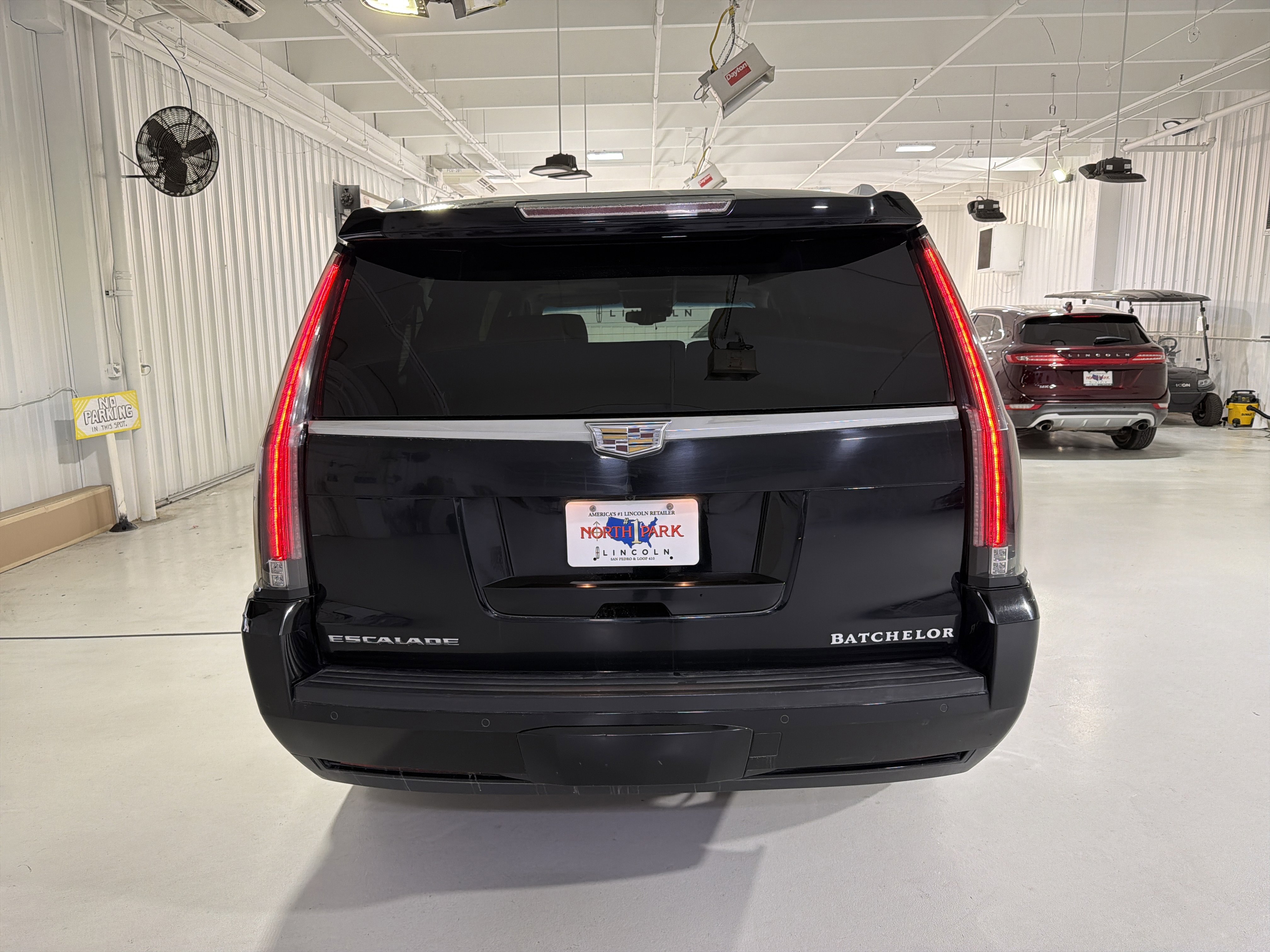 Used 2016 Cadillac Escalade ESV Premium AWD/4WD image 4