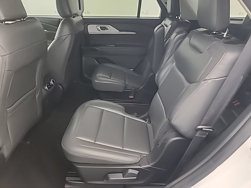 Used 2025 Ford Explorer Active w/ Active Comfort Package AWD/4WD image 21