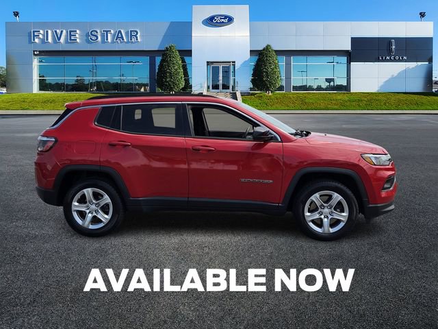 Used 2023 Jeep Compass Latitude image 9