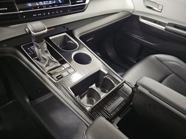Used 2025 Toyota Sienna XSE FWD image 21