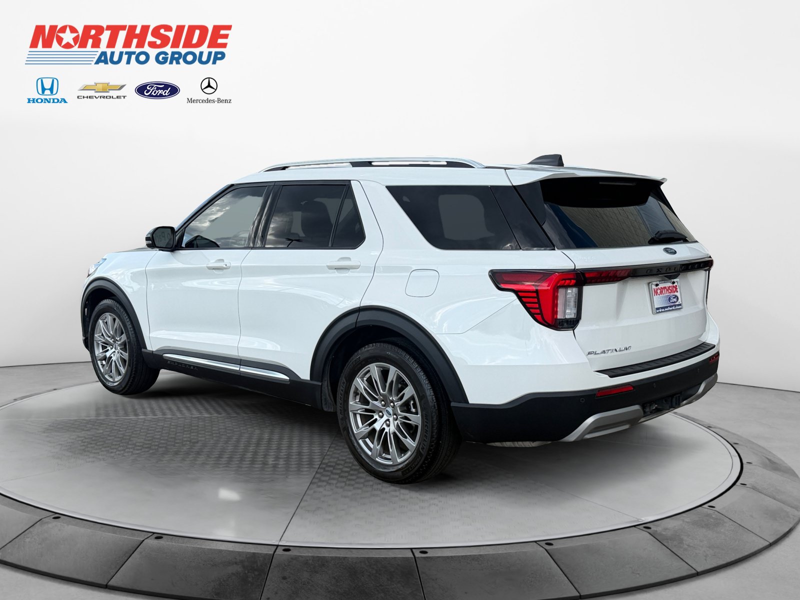 Used 2025 Ford Explorer Platinum RWD image 5