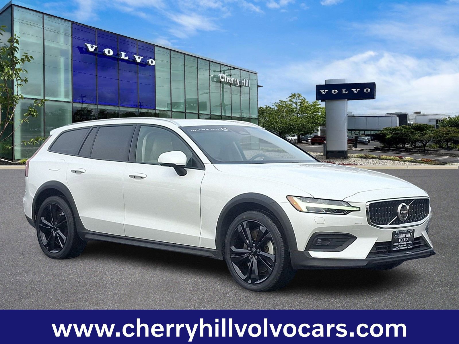 Certified 2023 Volvo V60 B5 Cross Country Plus w/ Climate Package image 1
